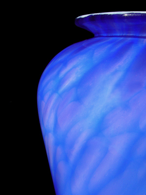 Blue marble vase - detail